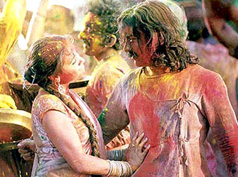 Aamir and Rani in holi scene in Mangal Pandey