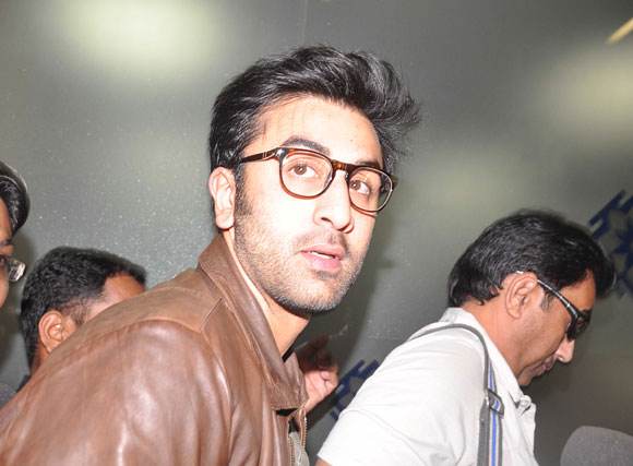 Bollywood stars leave for TOIFA 