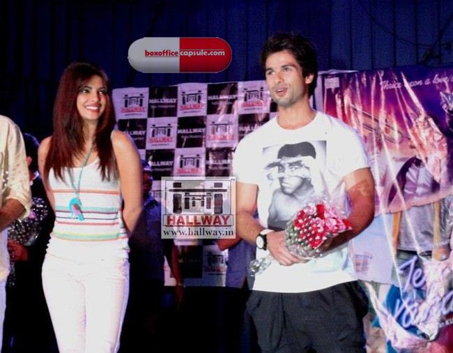 Shahid Priyanka promote TERI MERI KAHAANI at Jai Hind College