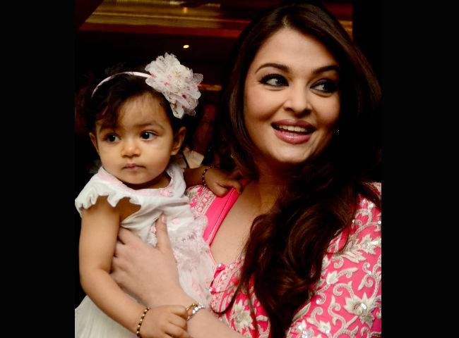 Aishwarya Rai Amitabh Abhishek & Aradhya at french honour ceremony