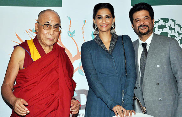 Anil Kapoor Sonam Kapoor Chetan Bhagat with Dalai Lama 