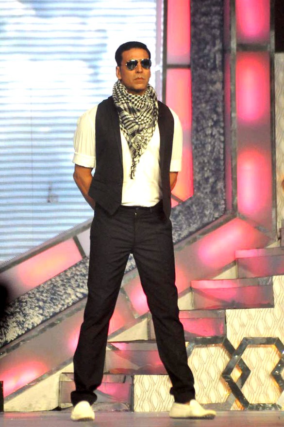Akshay Kumar performing in Femina Miss India