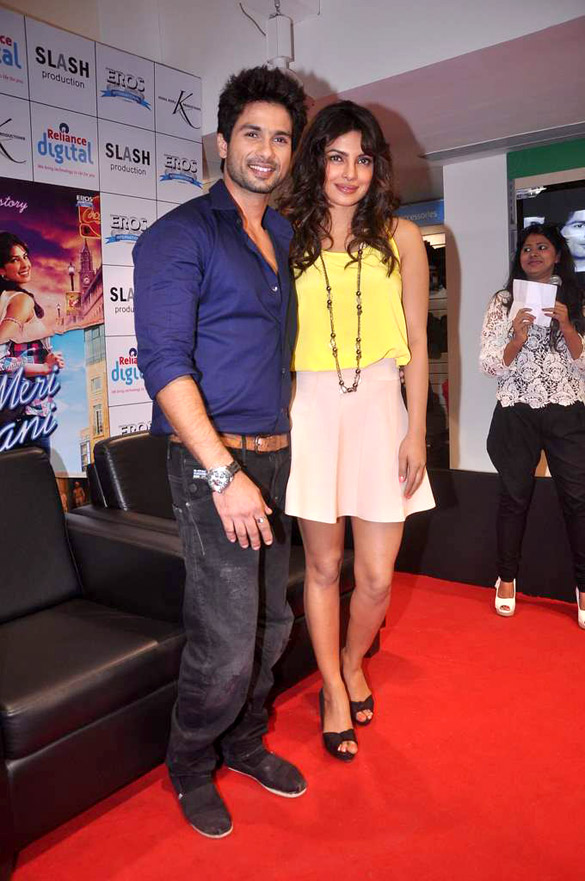 Shahid Kapoor & Priyanka Chopra promote TERI MERI KAHAANI at Reliance Digital