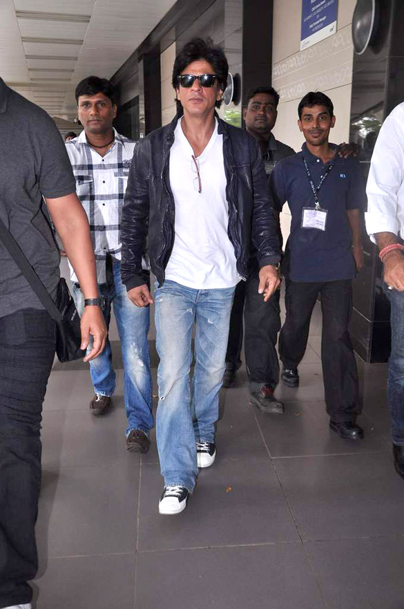 Shahrukh returns from London after shooting for Yash Chopra Film