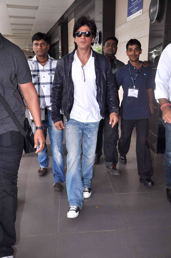 Shahrukh returns from London after shooting for Yash Chopra Film