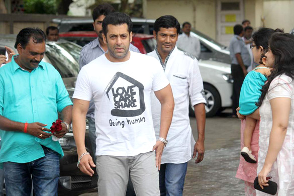 Salman Khan & his family celebrate Eid