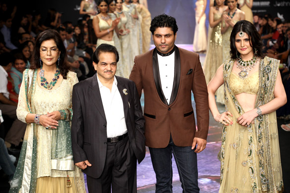 Zarine Khan & Zeenat Aman at IIJW