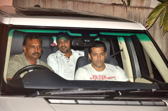 Salman Khan watches The Expendables 2