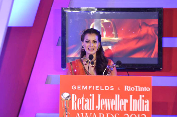 Bollywood divas at retailer jeweller awards 2012