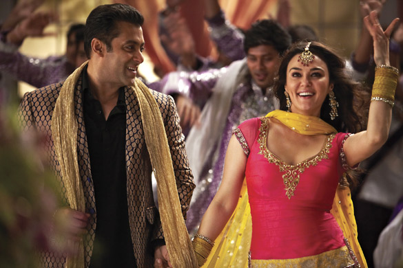 Salman Khan & Preity Zinta in Stills from ISHKQ IN PARIS