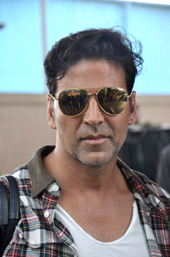 Akshay Kumar & Sanjay Dutt clicked at airport