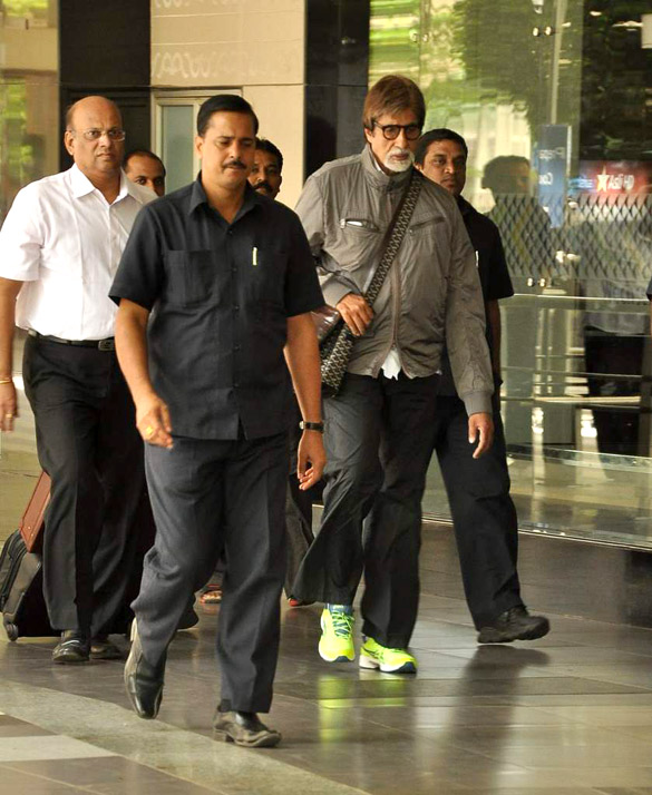 Amitabh Bachchan spotted in trendy green shoes