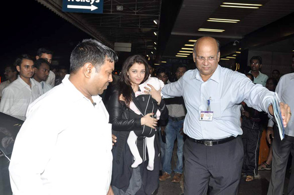Aishwarya Rai at airport with daughter Aradhya