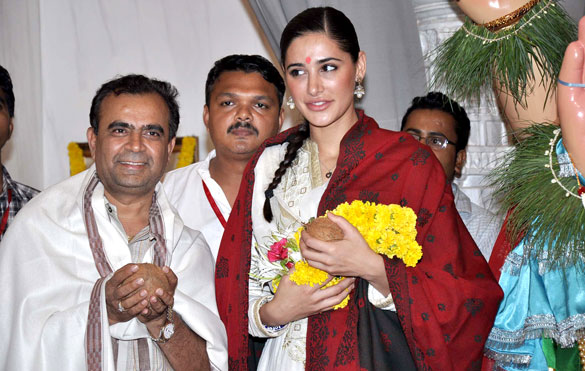 Nargis Fakhiri celebrates Ganesh Visarjan