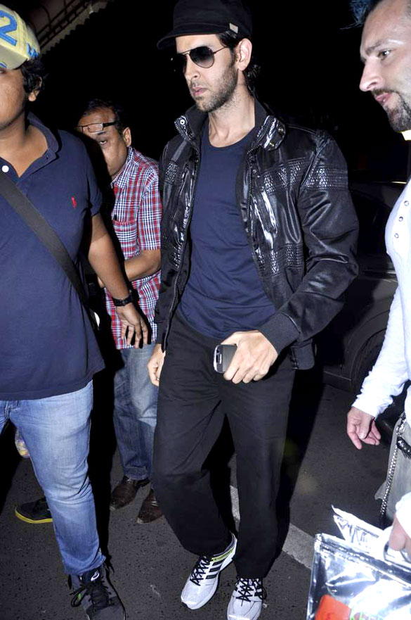 Hrithik Roshan & Kangana Ranaut snapped at airport while leaving to shoot for KRRISH 3