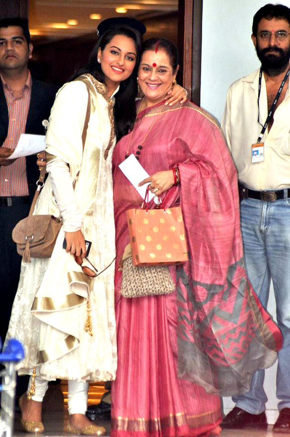 Ajay Devgn & Sonakshi Sinha promote SOS at Golden Temple