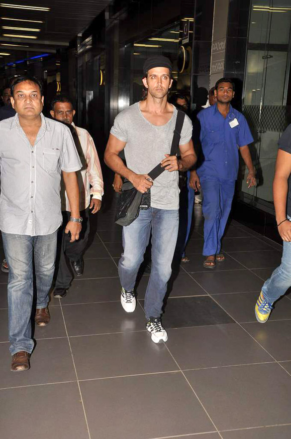 Hrithik Roshan Rakesh Roshan Kangana & Sushmita at airport