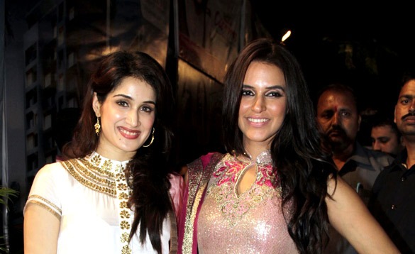 Celebs grace dandiya show of Falguni Pathak