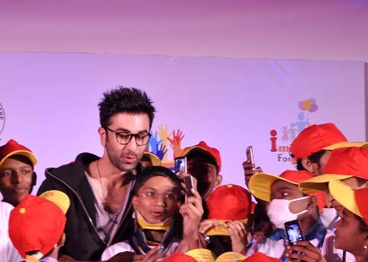Ranbir Kapoor & Varun Dhawan celebrate christmas with underpriveledged children