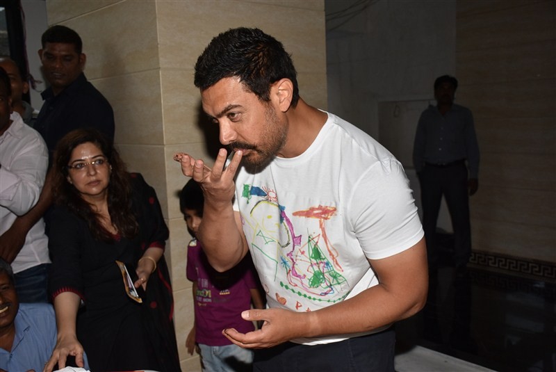 Aamir Khan celebrates his 51st birthday with the media