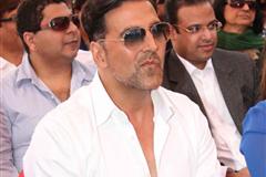 Akshay Kumar inaugrates Upper Crust