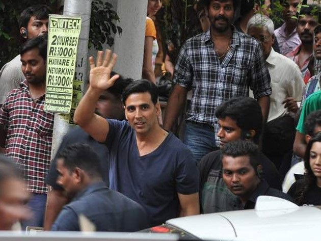 Akshay Kumar & Govinda on sets of Thupakki remake