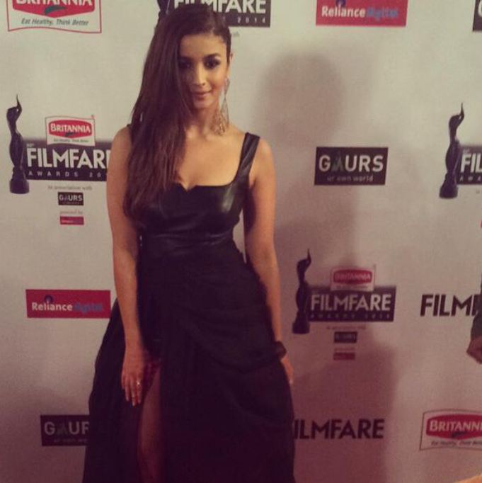 Alia Bhatt looking stunning at Filmfare Awards 2015