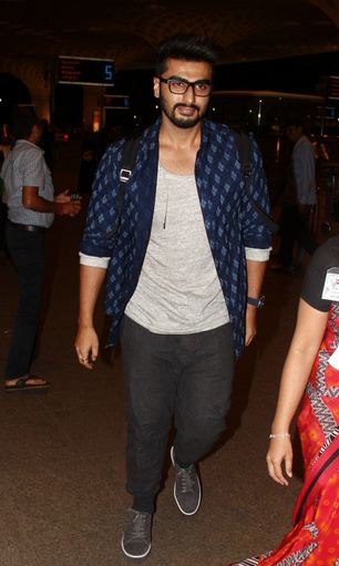 Hottie Arjun Kapoor snapped at airport