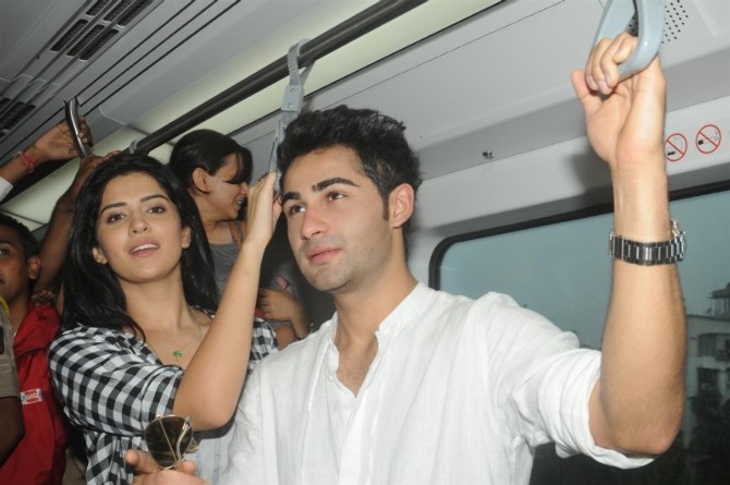 Armaan Jain and Deeksha Seth promote Lekar Hum Deewana Dil in Mumbai Metro