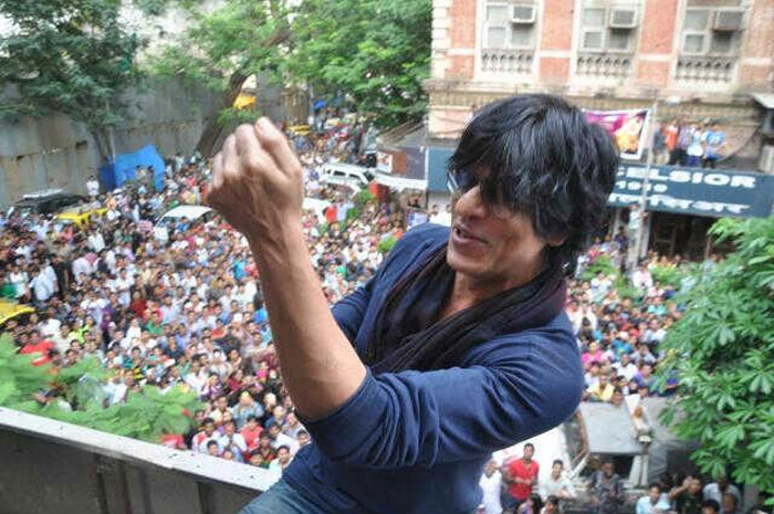 Shahrukh Khan celebrates his success with audience