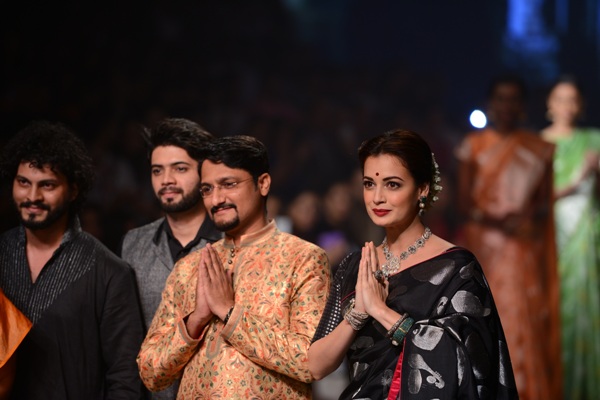 Dia Mirza walked the ramp for the Lakme Fashion Week 2016