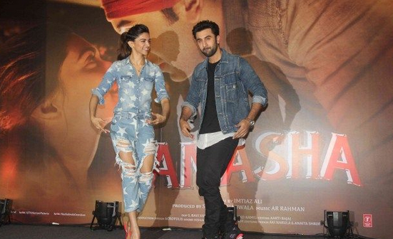 Deepika Padukone and Ranbir Kapoor promote 'Tamasha' at an event