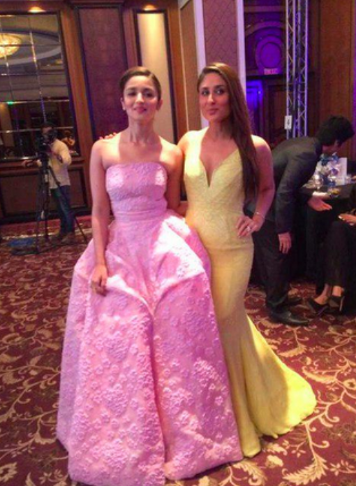 Kareena and Alia pose for the shutterbugs at Filmfare Glamour and Style Awards