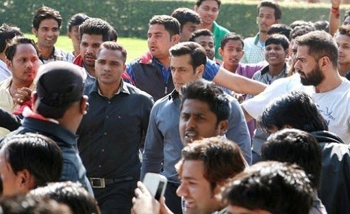 Salman Khan and Jacqueline Fernandez at Qutub Minar shooting for Kick