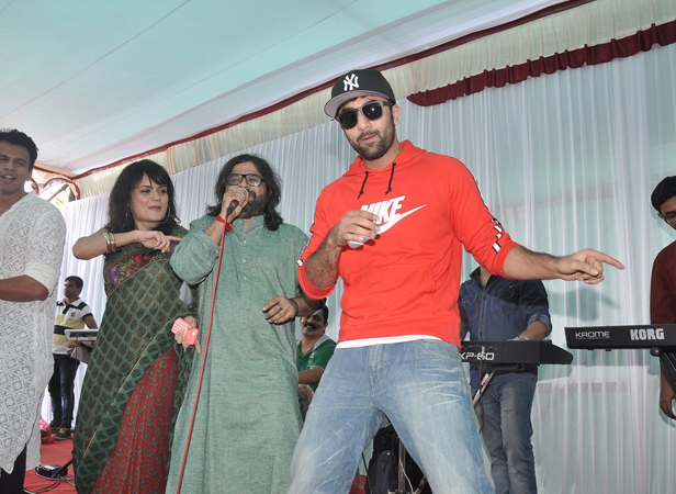 Ranbir dances at Anurag & Pritam's Saraswati Puja