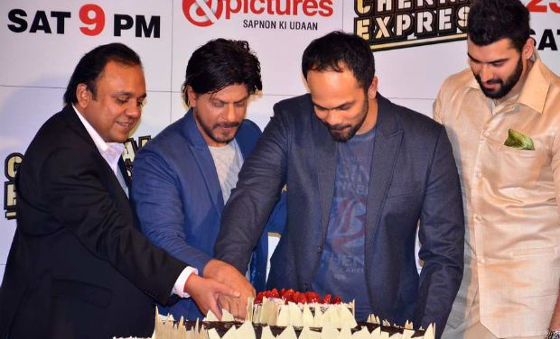 SRK & Deepika On Chennai Express Success Party