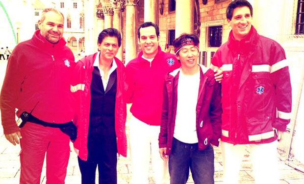 SRK poses with 'Fan' team of Croatia