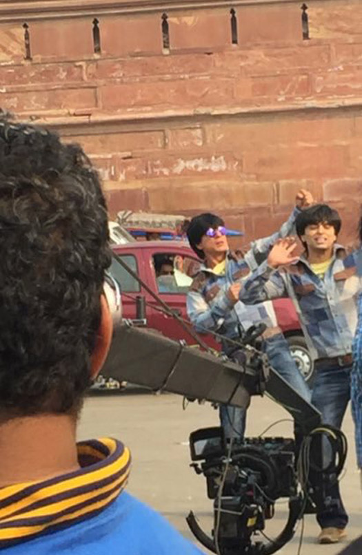 Shahrukh Khan snapped shooting for 'Fan' in Delhi