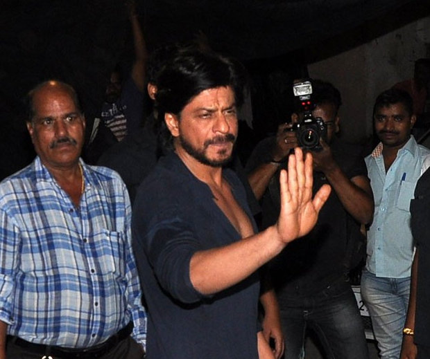 SRK spotted with cast of ‘Happy New Year’ at Mehboob Studios