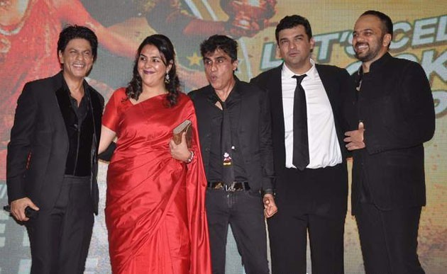 Shahrukh Khan celebrates his success with crew
