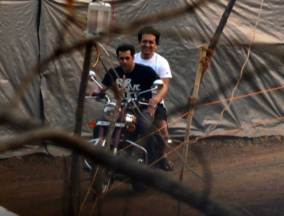 Salman Khan snapped enjoying a bike ride with Sajid Nadiadwala
