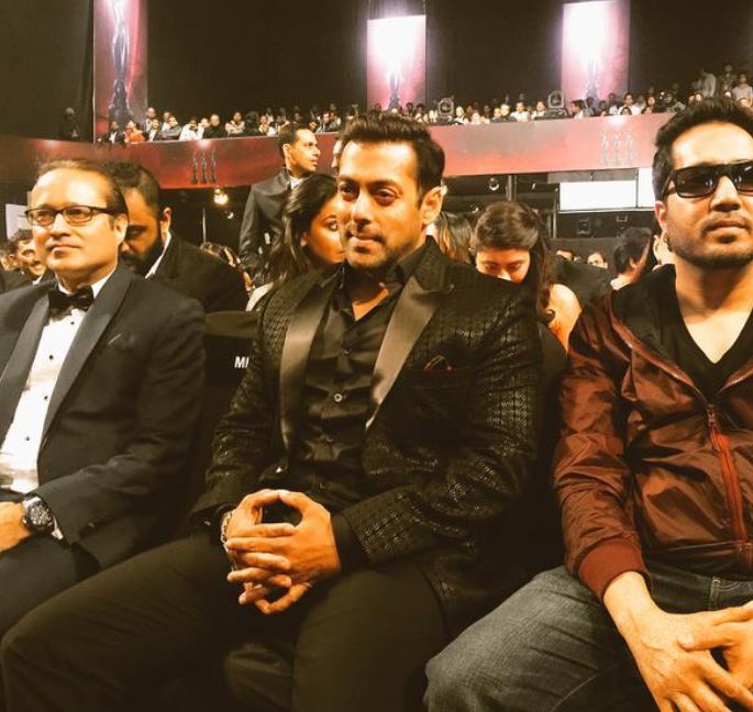 Dashing Salman Khan at Filmfare Awards 2015