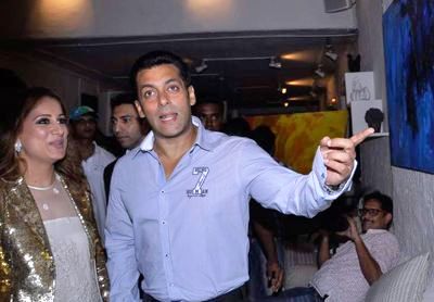 Salman Khan launches paintaing exhibition