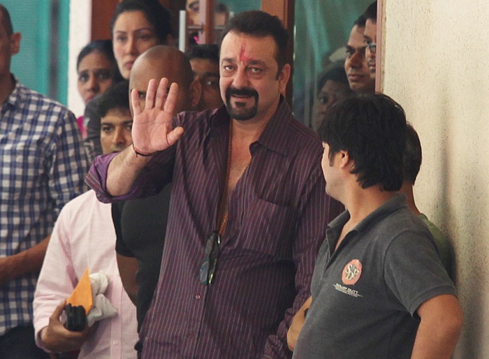 Sanjay Dutt leaves for Yerwada jail after parole ends