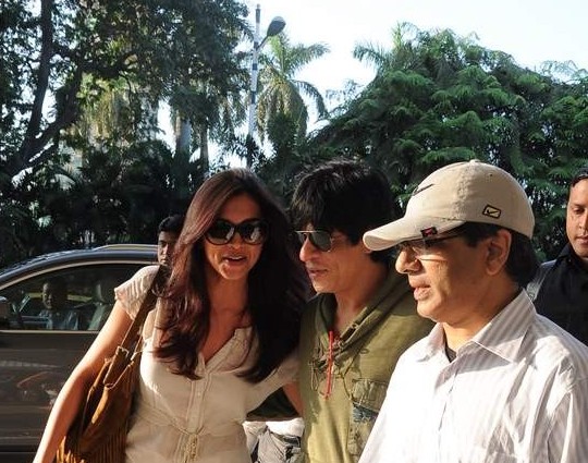 Shahrukh Khan & Deepika snapped at airport