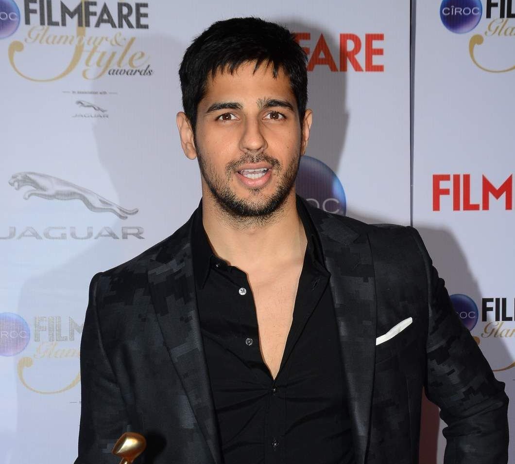 Sidharth Malhotra looking hot at Filmfare Style and Glamour Awards