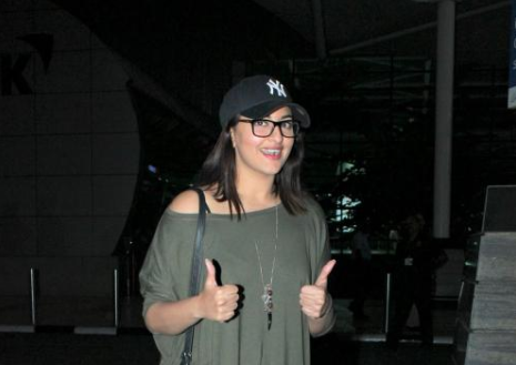 Sonakshi Sinha snapped at airport