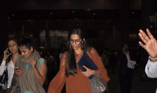 Sonam Kapoor snapped at airport without make up