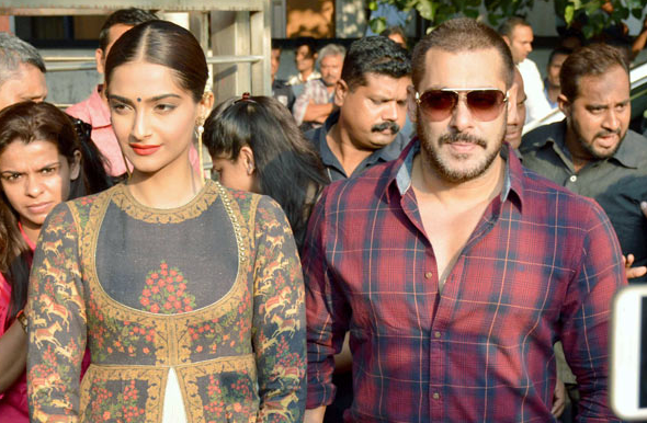 Salman Khan and Sonam Kapoor at a jewellery store launch