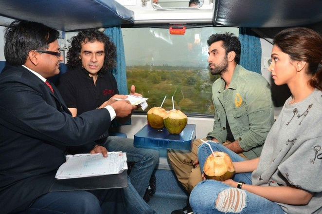 'Tamasha' team travels in train to Delhi